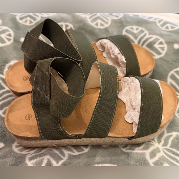 Nature Breeze Olive Green Espadrille Platform Sandals - Size 6.5 - Never Worn - Picture 5 of 9